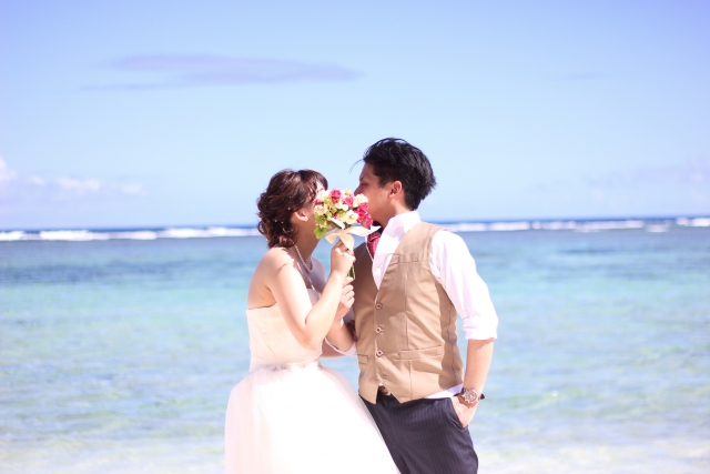 グアムで結婚式 ウェディングドレスのレンタル料金や選び方を紹介 Enjoy Guam